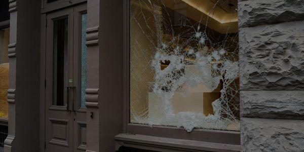 Glass Protection Against Vandalism: Anti-Graffiti Films, Security Glazing & Retrofit Options